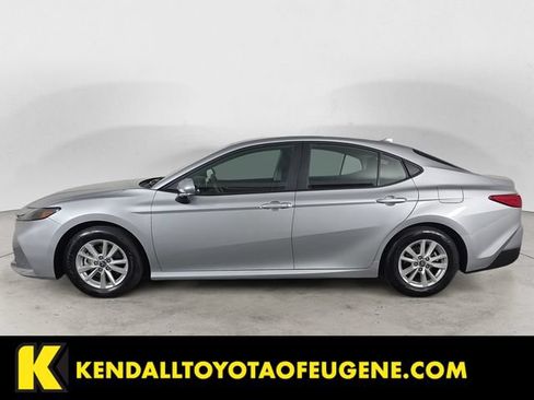 Used 2025 Toyota Camry LE FWD image 8