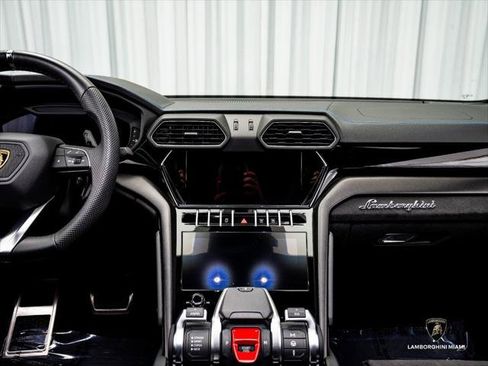 Used 2024 Lamborghini Urus S AWD/4WD image 34