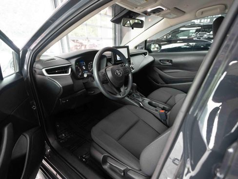 Used 2025 Toyota Corolla LE FWD image 8
