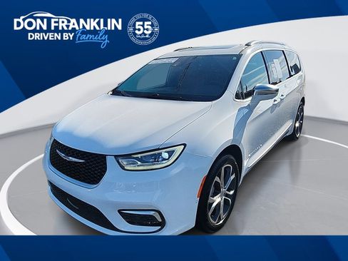 Used 2024 Chrysler Pacifica Pinnacle w/ Trailer Tow Group image 1