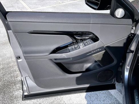 Used 2024 Land Rover Range Rover Evoque Dynamic SE image 21