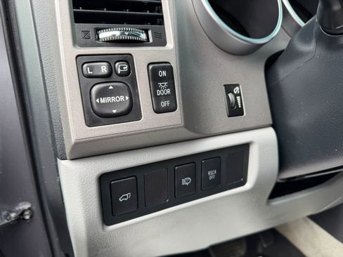 Used 2011 Toyota Sequoia Limited image 28