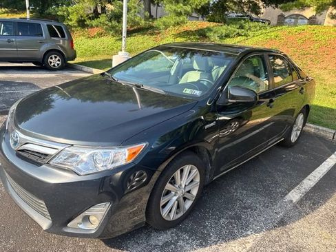 Used 2013 Toyota Camry XLE w/ Convenience Pkg FWD image 2
