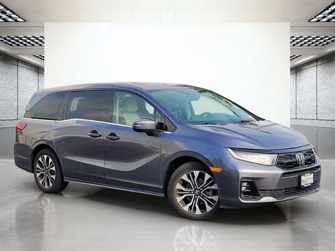 Used 2025 Honda Odyssey Elite image 2