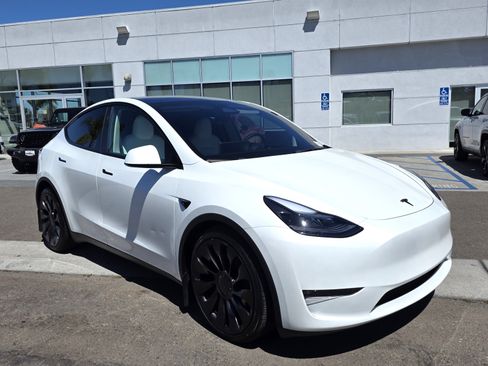 Used 2023 Tesla Model Y Performance AWD/4WD image 6