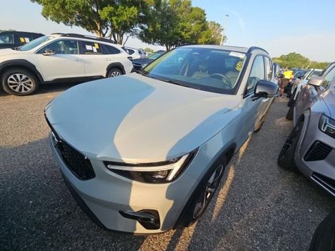 Used 2026 Volvo XC40 B5 Plus AWD/4WD image 2