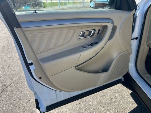 Used 2013 Ford Taurus SEL image 18