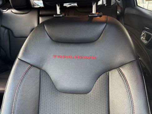 Used 2025 Jeep Compass Trailhawk image 27