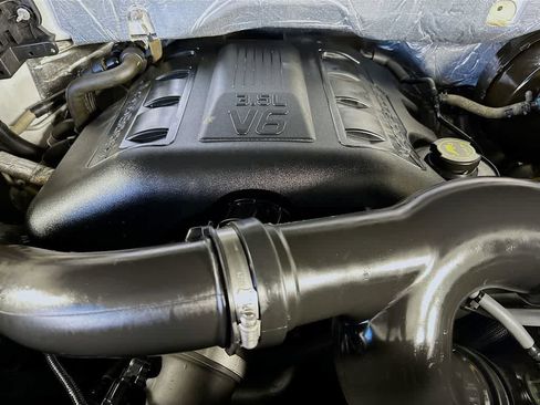 Used 2017 Ford Expedition XLT image 9