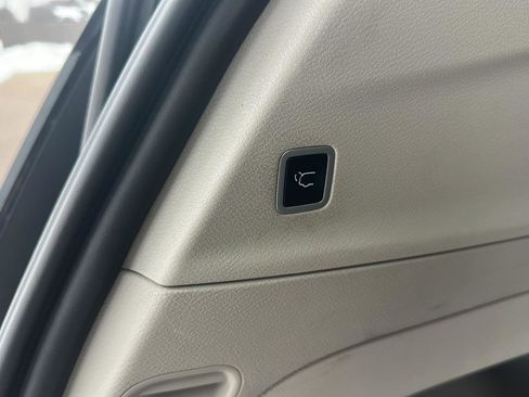 Used 2024 Chrysler Pacifica Touring-L image 24