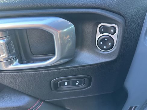 Used 2025 Jeep Wrangler Rubicon image 18