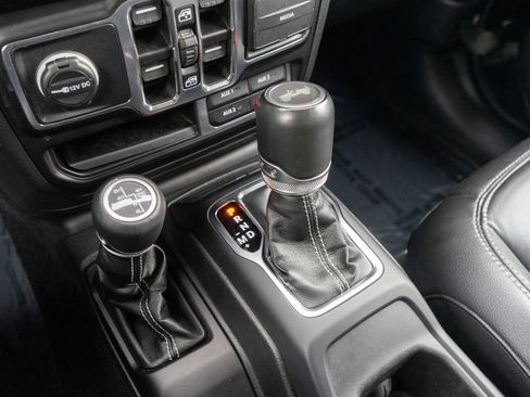 Used 2023 Jeep Wrangler Unlimited Sahara w/ Cold Weather Group AWD/4WD image 21