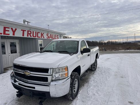 Used 2010 Chevrolet Silverado 2500 W/T w/ Snow Plow Prep Package image 3