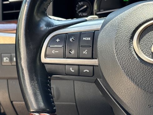 Used 2017 Lexus LX 570 4WD w/ Luxury Package image 19