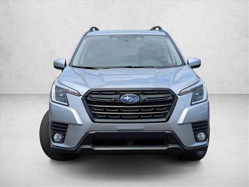 Used 2022 Subaru Forester Premium AWD/4WD image 2