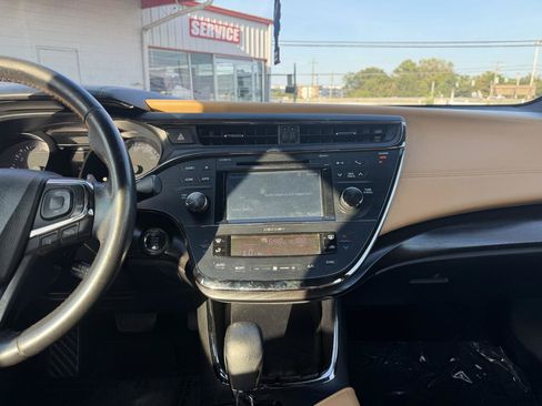 Used 2018 Toyota Avalon XLE FWD image 23
