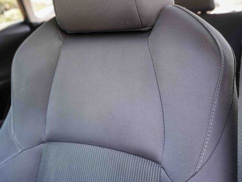 Used 2021 Toyota Venza LE AWD/4WD image 28