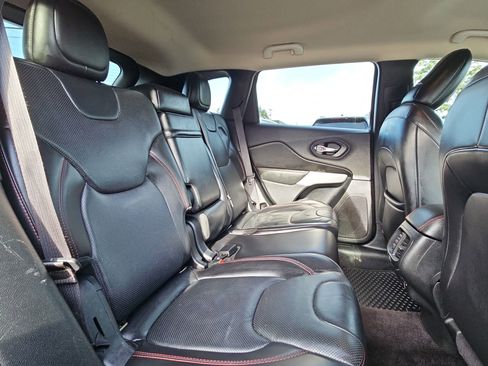 Used 2017 Jeep Cherokee Trailhawk image 28