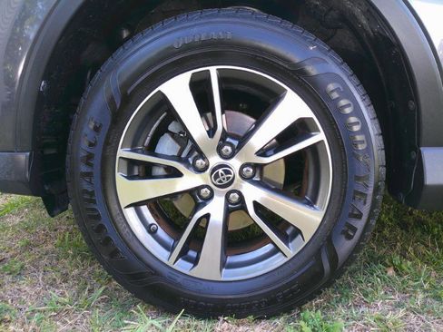 Used 2018 Toyota RAV4 XLE image 26