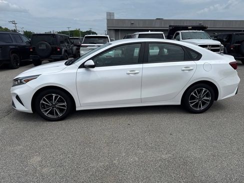 Used 2023 Kia Forte Sedan FWD image 2