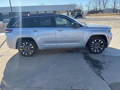 Used 2024 Jeep Grand Cherokee Overland image 4