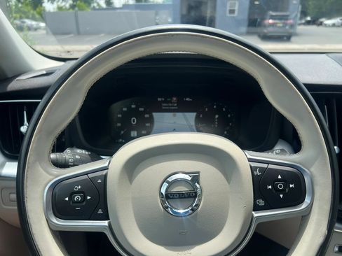 Used 2018 Volvo XC60 T6 Momentum w/ Convenience Package AWD/4WD image 19