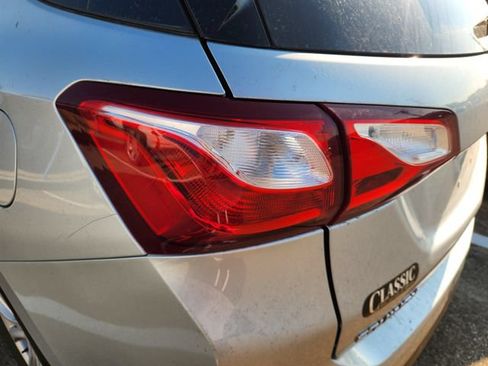 Used 2020 Chevrolet Equinox LT FWD image 7