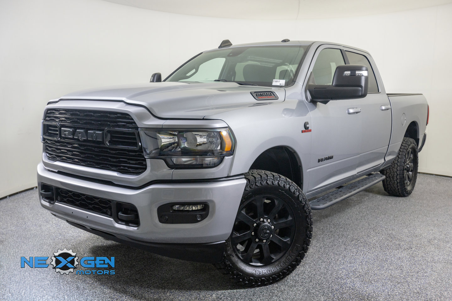 Used 2024 RAM 2500 Big Horn w/ Night Edition AWD/4WD image 4