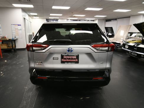 Certified 2021 Toyota RAV4 SE image 6