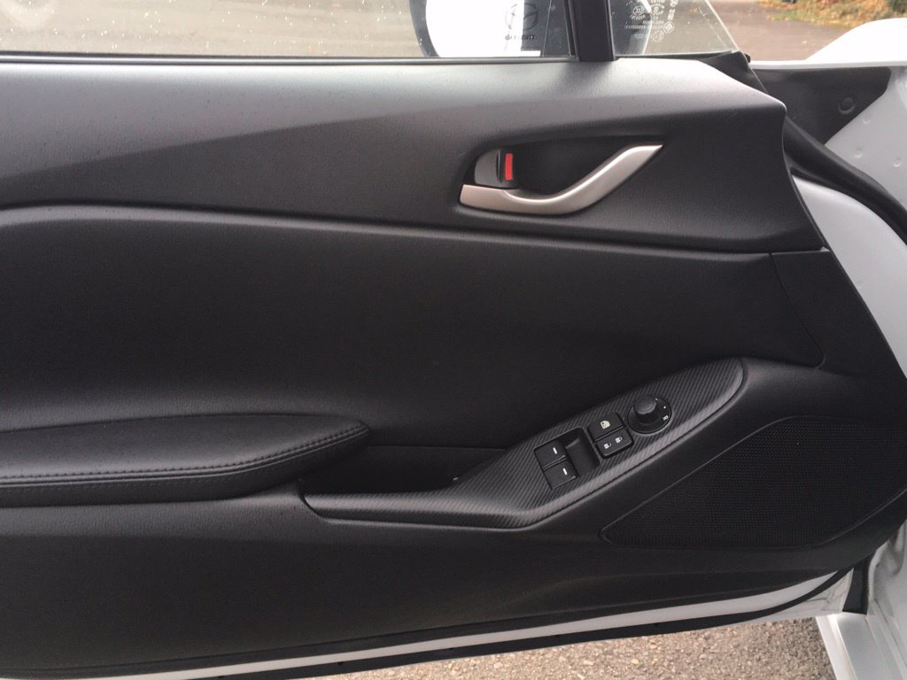 Used 2019 MAZDA MX-5 Miata Sport RWD image 19