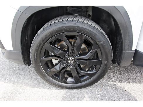 Used 2023 Volkswagen Taos SE FWD image 31