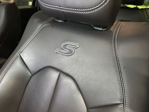 Used 2023 Chrysler Pacifica Touring-L w/ S Appearance Package image 13