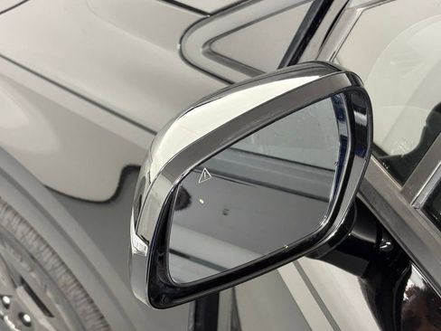 Used 2025 Kia Carnival FWD image 13