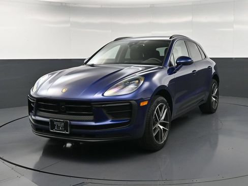 Certified 2026 Porsche Macan AWD/4WD image 2