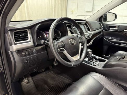 Used 2018 Toyota Highlander XLE w/ Protection Package #3 AWD/4WD image 9