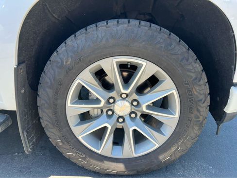 Used 2022 Chevrolet Silverado 1500 High Country AWD/4WD image 16