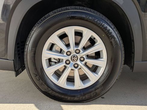 Used 2025 Toyota Grand Highlander AWD image 31