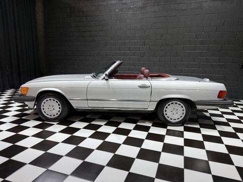 Used 1988 Mercedes-Benz 560 SL image 7