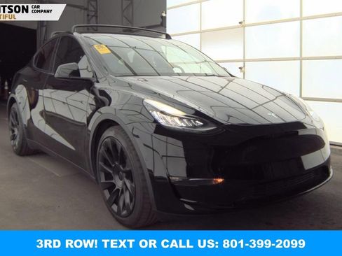 Used 2022 Tesla Model Y Long Range image 11