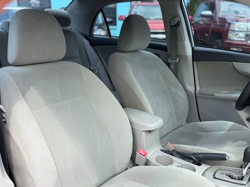 Used 2011 Toyota Corolla LE FWD image 9