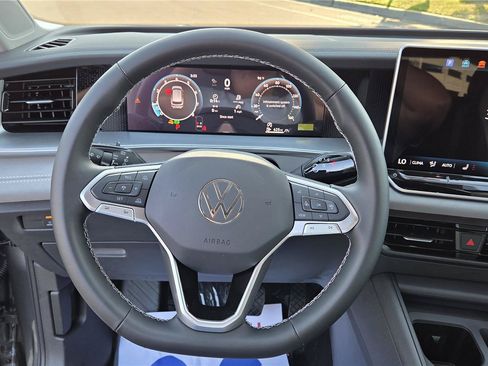 New 2026 Volkswagen Tiguan SE AWD/4WD image 16