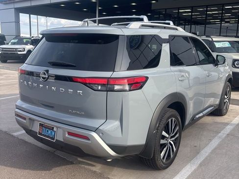 Used 2024 Nissan Pathfinder Platinum image 12