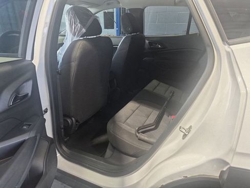 Used 2024 Chevrolet Trax LS w/ LS Convenience Package FWD image 4