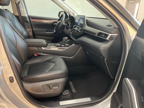 Used 2021 Toyota Highlander Limited image 37