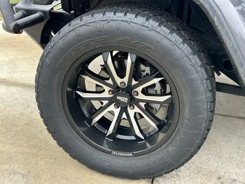 Used 2020 Jeep Wrangler Unlimited Sahara image 18