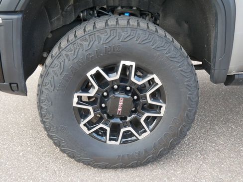 Used 2025 GMC Sierra 2500 AT4X AWD/4WD image 9