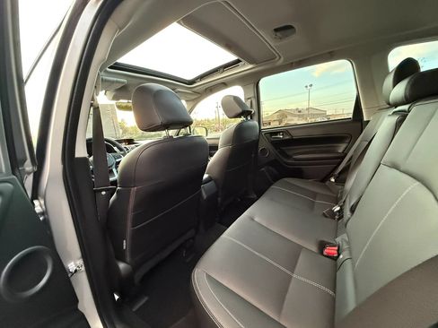 Used 2017 Subaru Forester 2.5i Touring AWD/4WD image 12