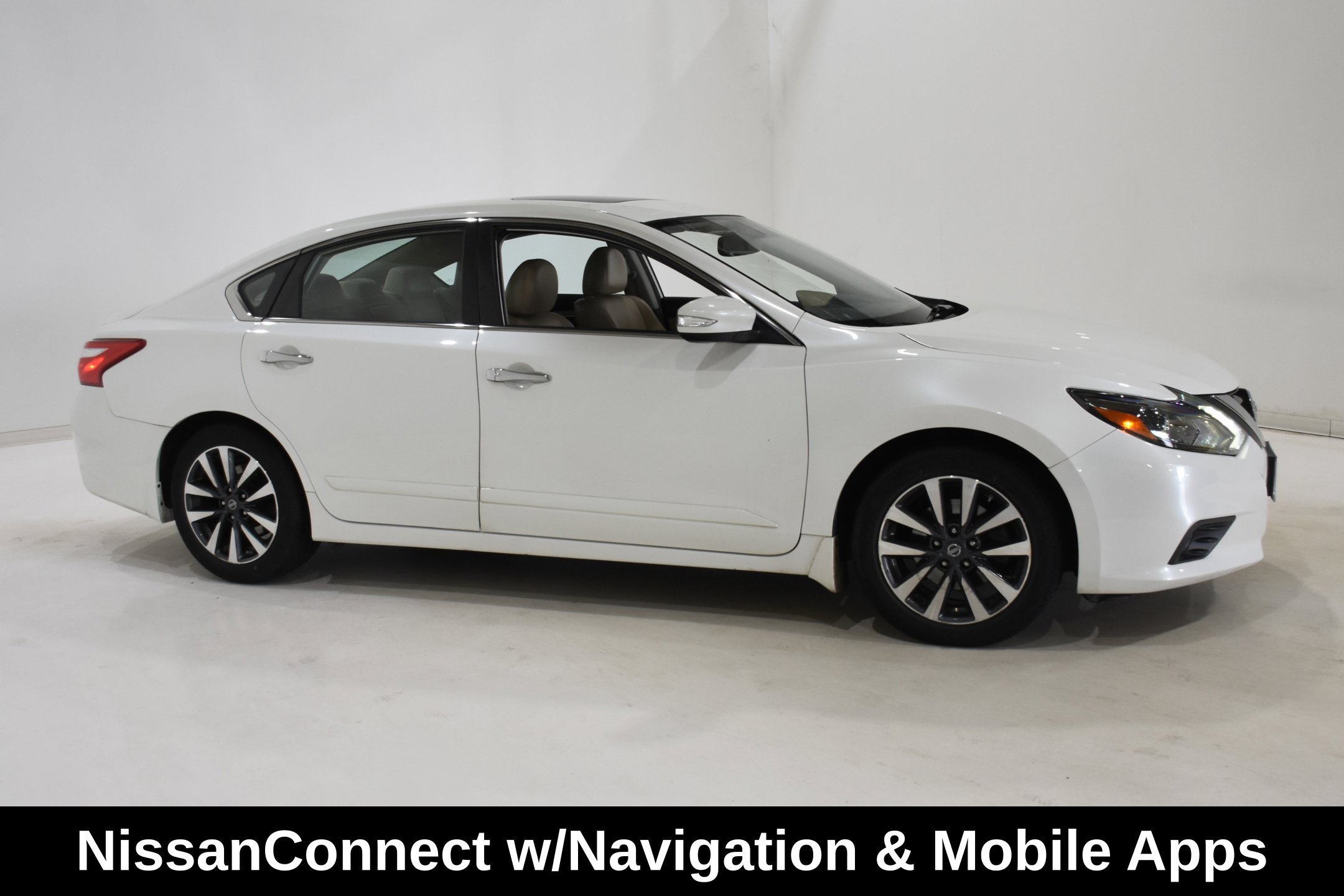 Used 2017 Nissan Altima 2.5 SL w/ 2.5 Technology Package FWD image 3