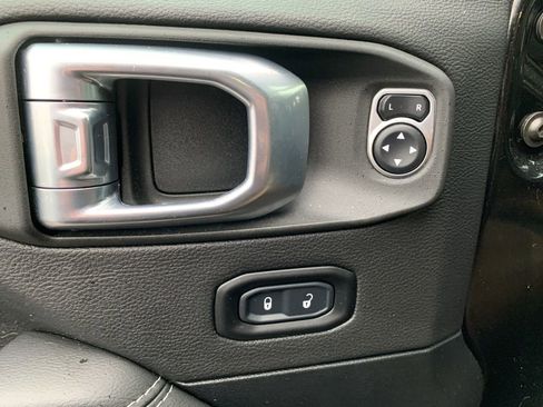 Used 2021 Jeep Wrangler Rubicon image 12