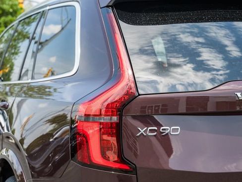 New 2026 Volvo XC90 T8 Plus w/ Protection Package Premier AWD/4WD image 8